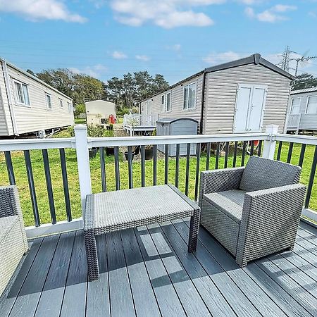 Modern Caravan At Caldecott Hall With Decking In Norfolk, Sleeps 8 Ref 91068C Great Yarmouth Dış mekan fotoğraf