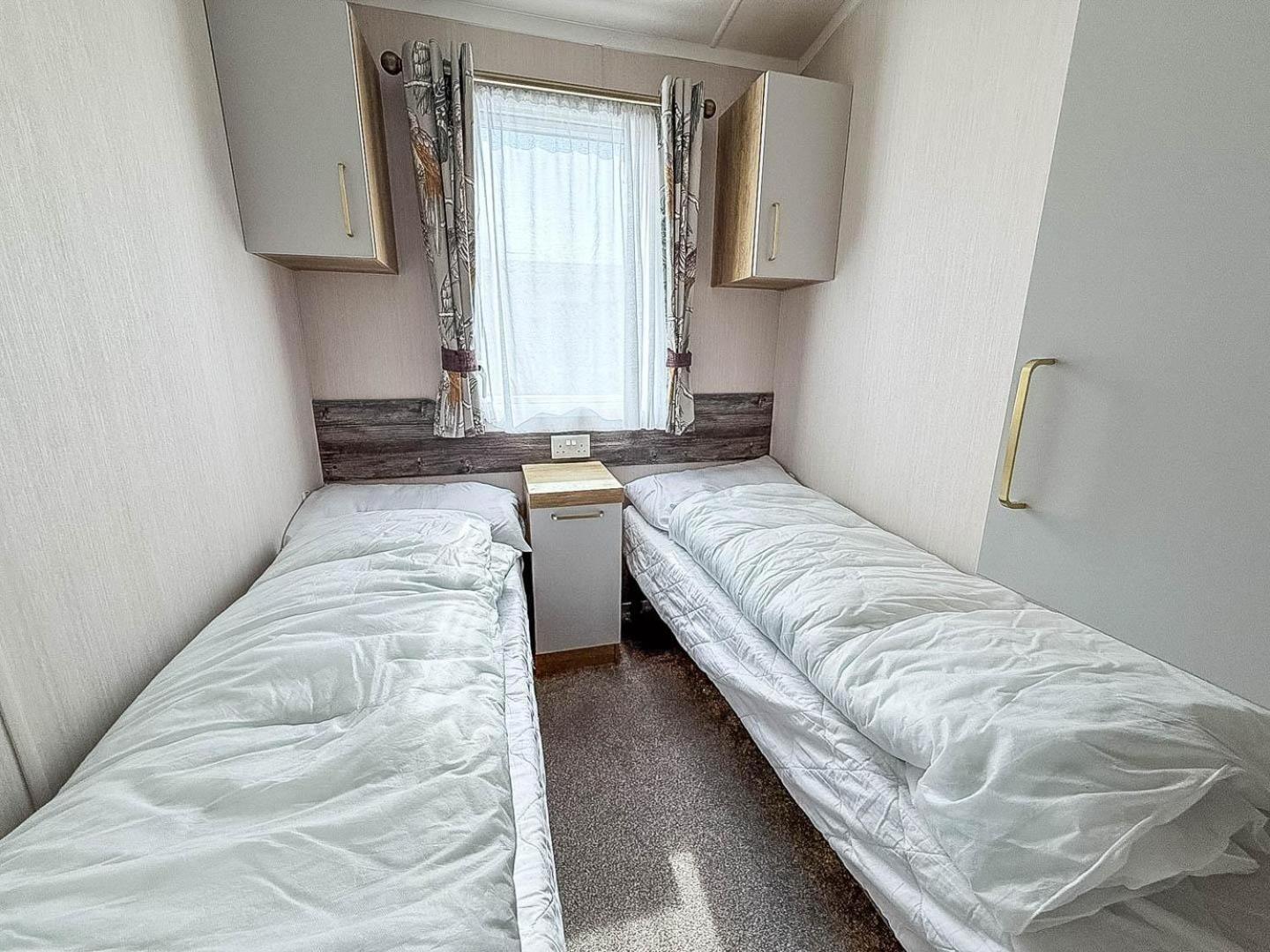 Modern Caravan At Caldecott Hall With Decking In Norfolk, Sleeps 8 Ref 91068C Great Yarmouth Dış mekan fotoğraf